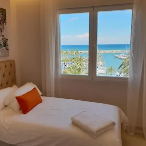 Fantastic In Front Of The Sea & Marina Apartment